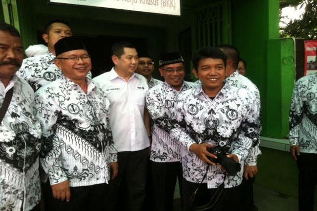 Siswa dan Guru SMK Bina...