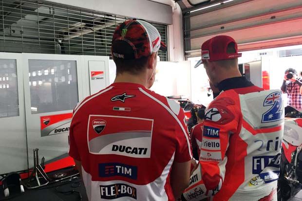 Lorenzo Les Tambahan...