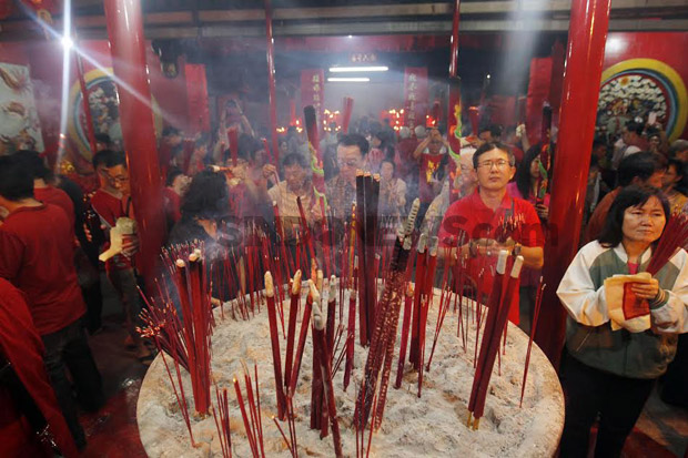Rayakan Imlek, Vihara...