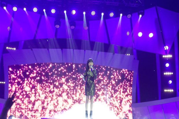 Sharon Ditantang Nyanyikan...