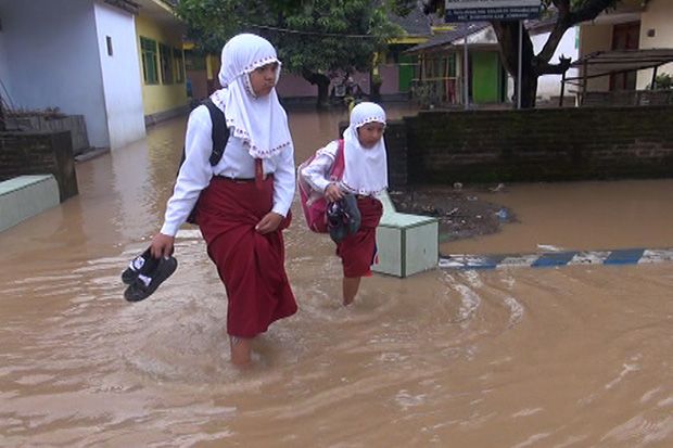 Banjir di Jombang Meluas,...