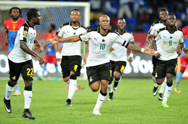 Ayew Bersaudara Bantu...