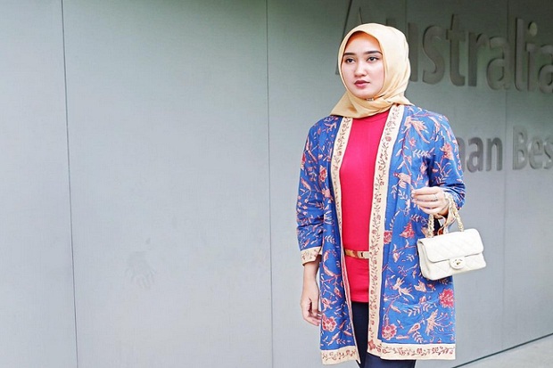 Dian Pelangi Pamerkan...