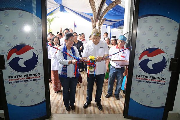 HT Resmikan Kantor Perindo...