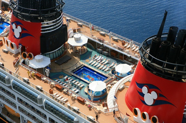 Kapal Pesiar Disney...