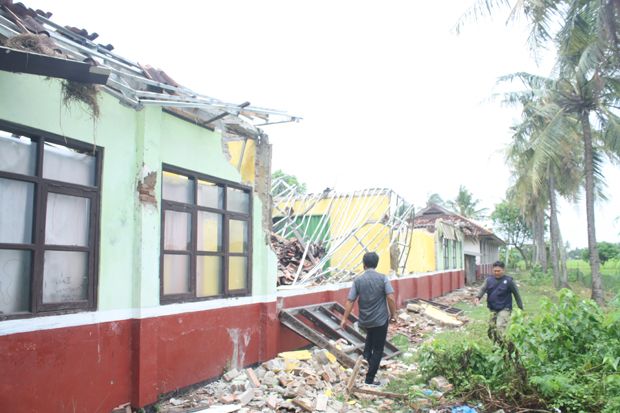 Bangunan Sekolah di...