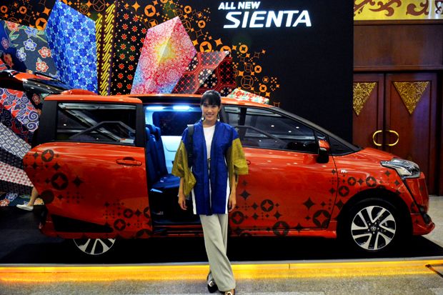 Toyota Sienta Tampil...