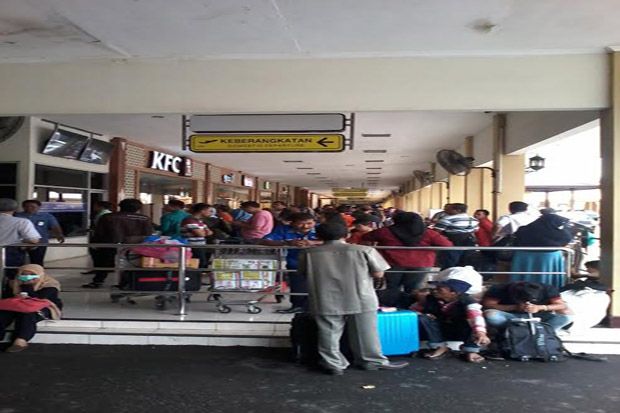 Penutupan Bandara Adisutjipto...