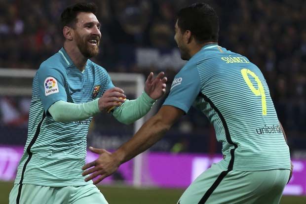 Gol Spektakuler Suarez-Messi...
