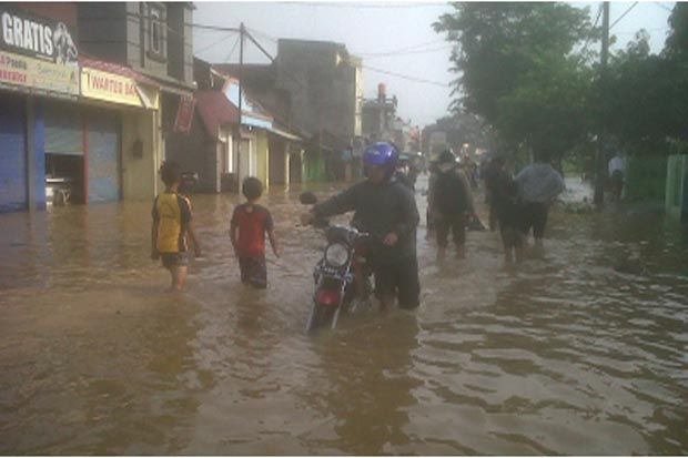 Sungai Lamong Meluap,...