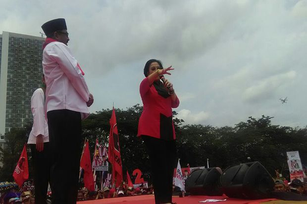 Megawati Hadiri Kampanye...