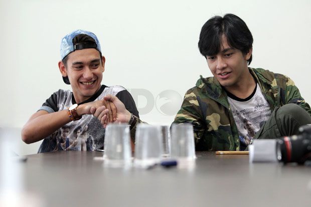 Adipati Dolken Rela...