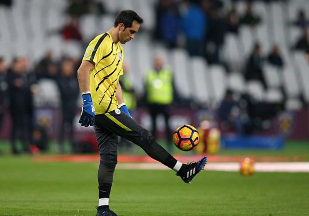 Courtois Kasihan Lihat...
