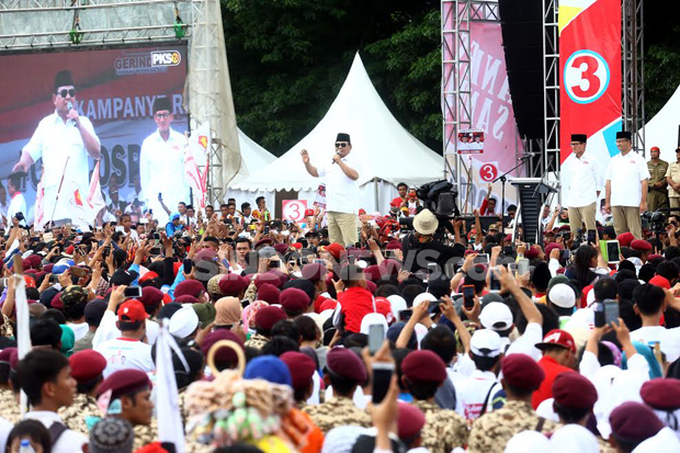 Beda Kelas, Ahok Enggan...