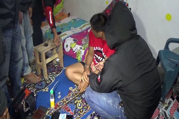 Pesta Sabu dengan Teman...