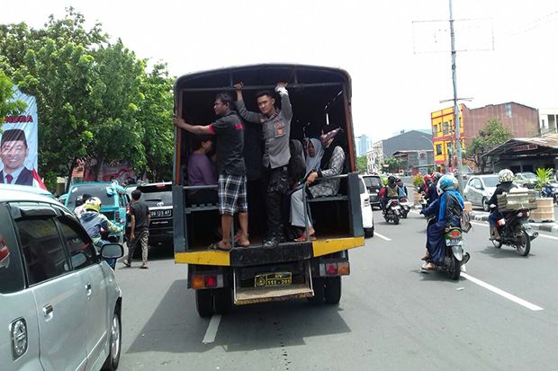 Sopir Taksi dan Angkot...