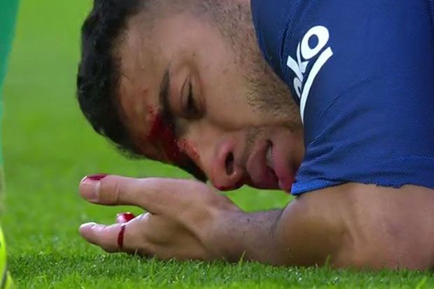 Lawan PSG, Gelandang...