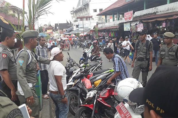 Penertiban Parkir Liar...