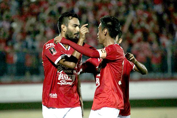 Gol Alberto Goncalves...
