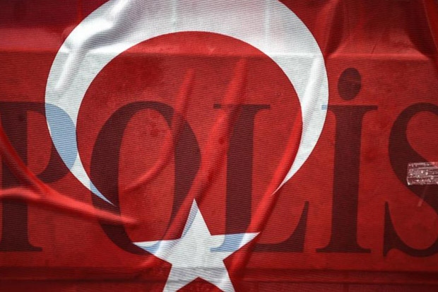 Turki Kembali Pecat...