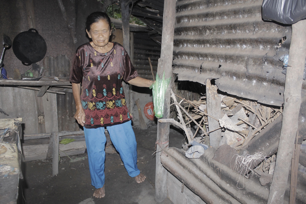 Butuh Bantuan, Nenek...