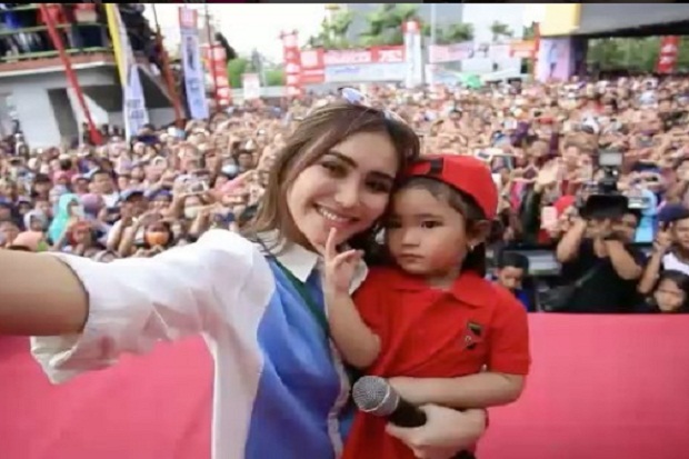 Ayu Ting Ting Ajarkan...