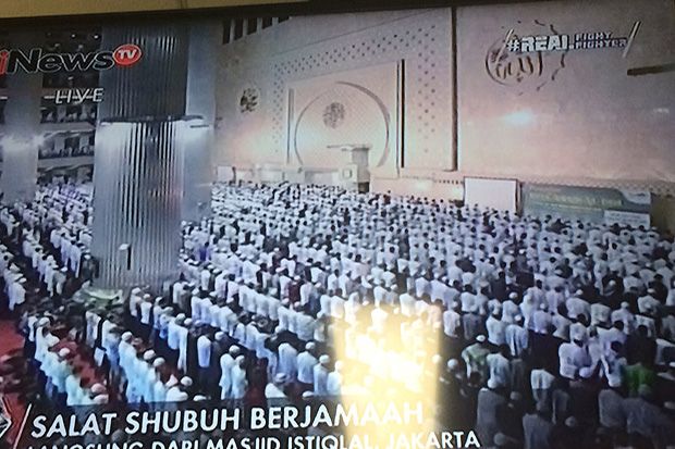 Peserta Aksi 112 Khusyuk...
