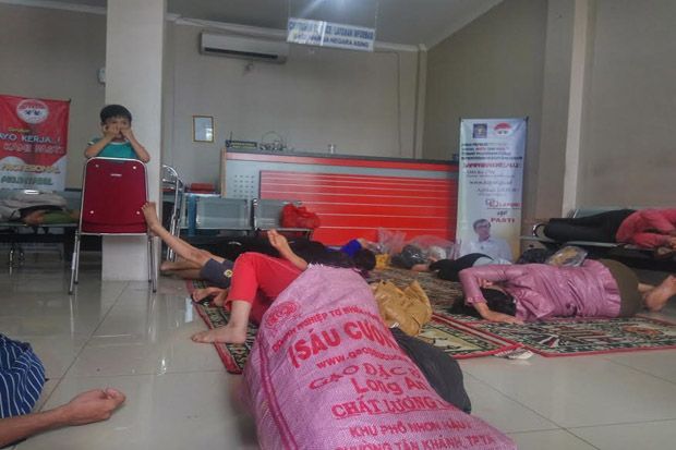 18 Warga Vietnam yang...