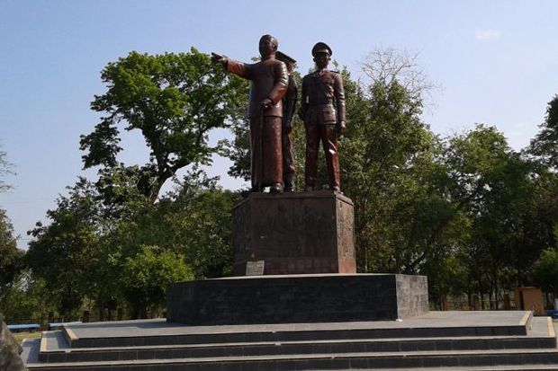Gubernur Suryo, Sosok...