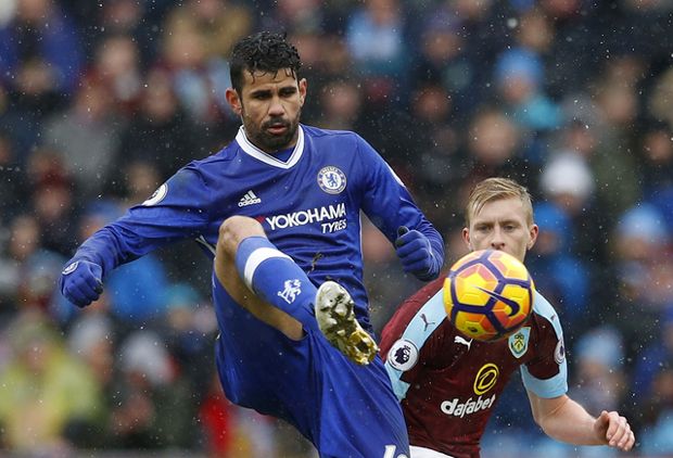Tertahan di Markas Burnley,...