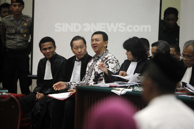 Kuasa Hukum Ahok Pertanyakan...