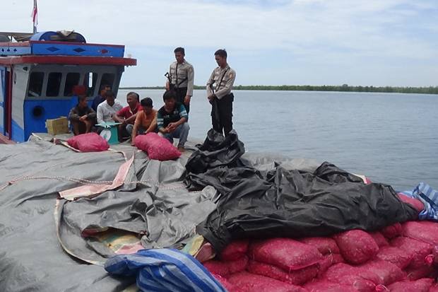 Kapal Mogok, Penyelundup...