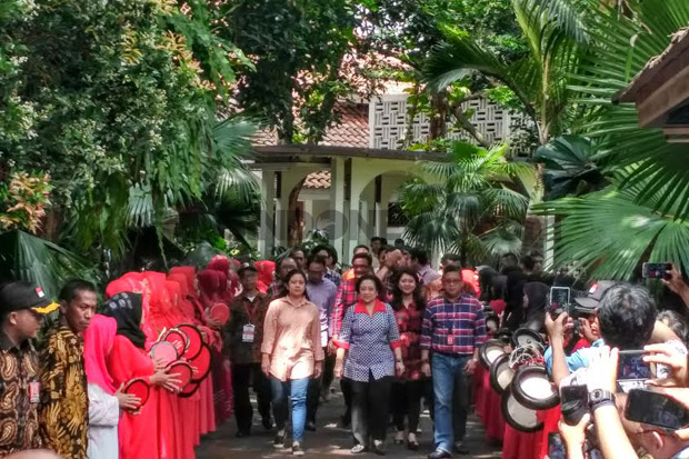Nyoblos di TPS 027,...