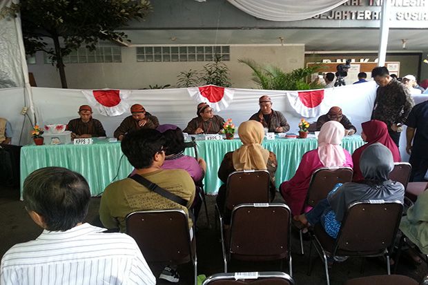 Petugas KPPP di TPS...