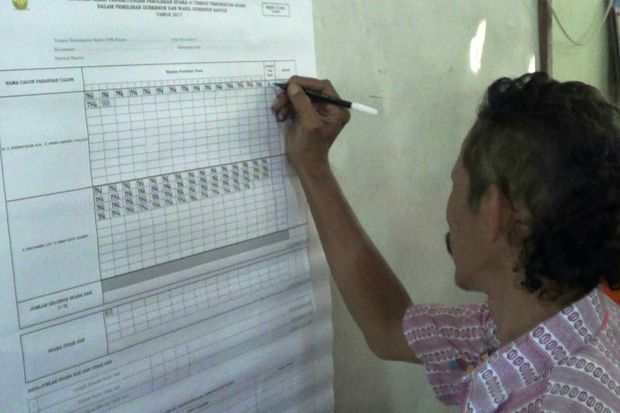 Embay Menang Telak di...