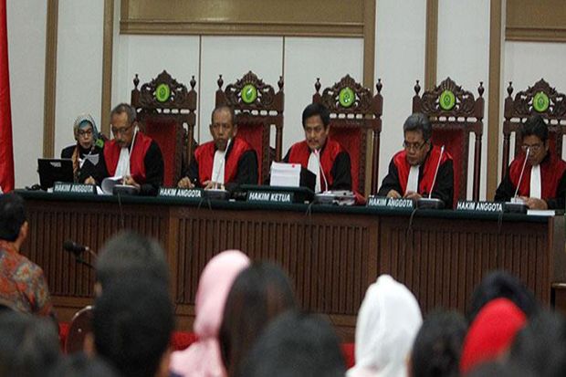 Salah Satu Majelis Hakim...