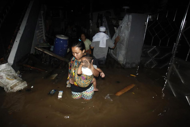 BNPB: Ribuan Warga di...