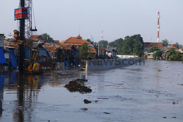 Atasi Banjir, Ahok Desak...