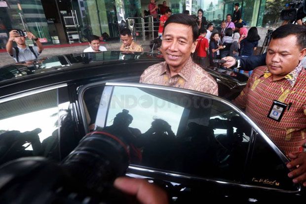 Wiranto Terima Laporan...