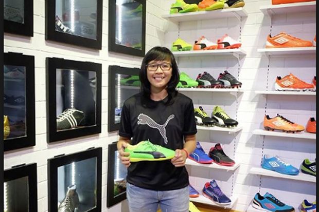 Toko Sepatu & Peralatan...