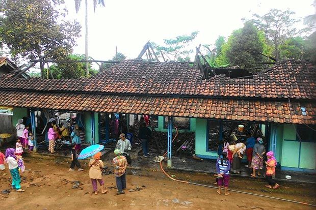 Rumah Warung Penjual...