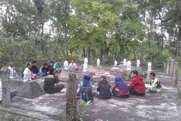Misteri Gunung Pasar,...
