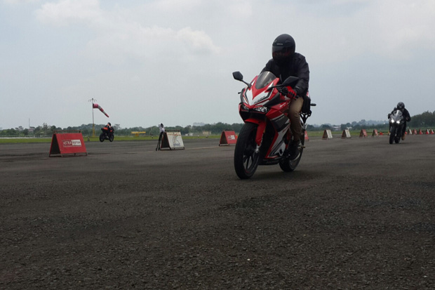 Jajal Honda CBR250RR,...