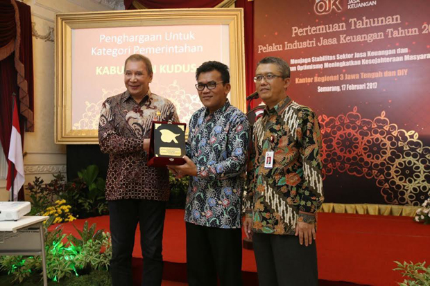 Bupati Kudus Raih Penghargaan...
