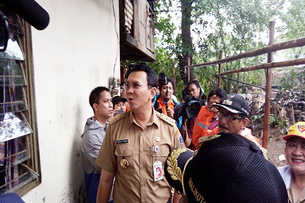 Ahok Bersikeras Tetap...