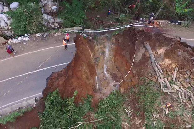 Jalan Kuningan-Ciamis...