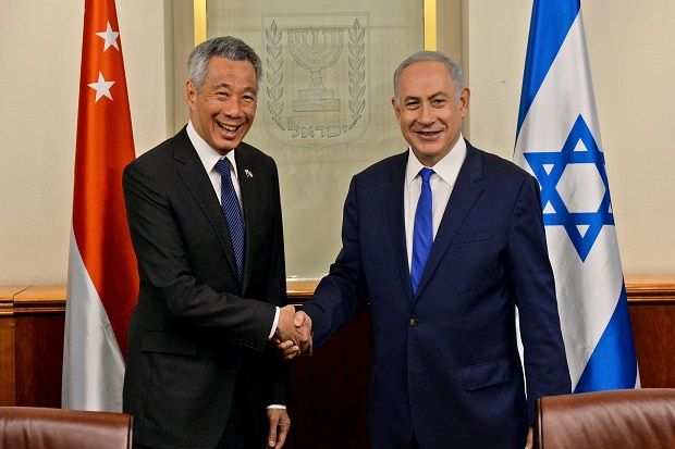 Di Depan Netanyahu,...