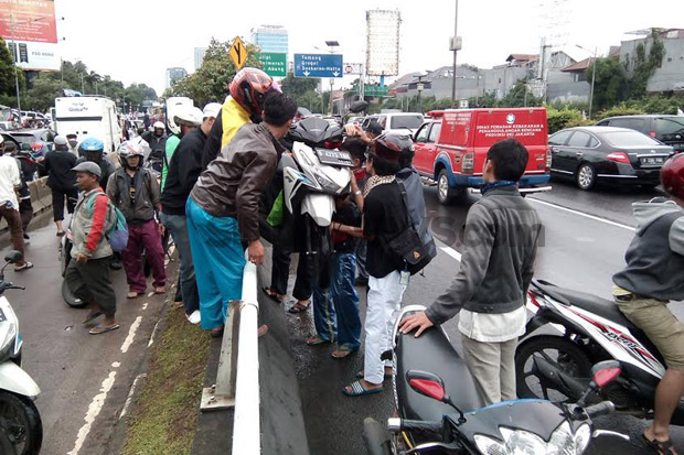 Lalu Lintas Padat, Motor...