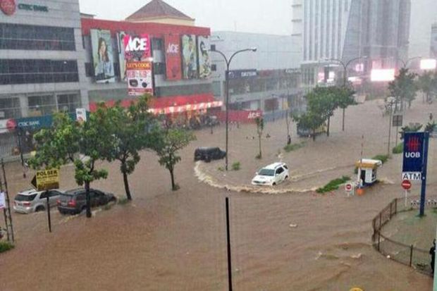 Banjir Rendam Jakarta,...