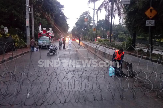 Kedua Massa Bubar, Jalan...